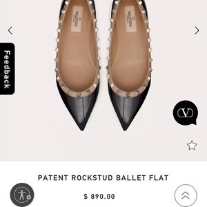Valentino Garavani Rockstud ballerina in patent leather. Platinum-finish